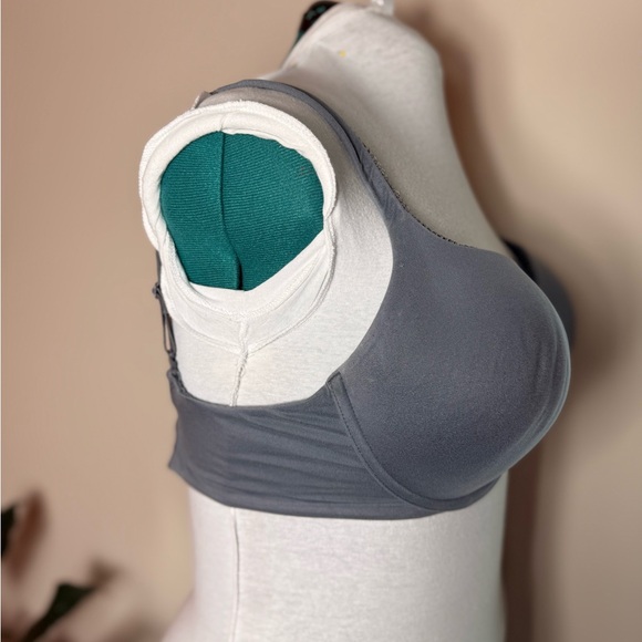 Elegant Gray Women's Bra Victoria Secret - Picture 2 of 4